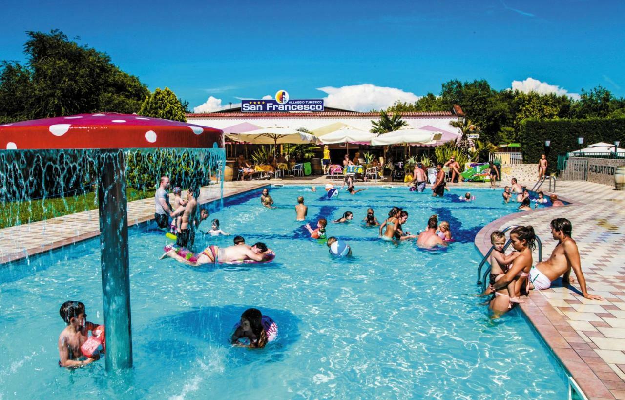 Victoria Mobilehome In Centro Vacanze San Francesco Duna Verde Extérieur photo